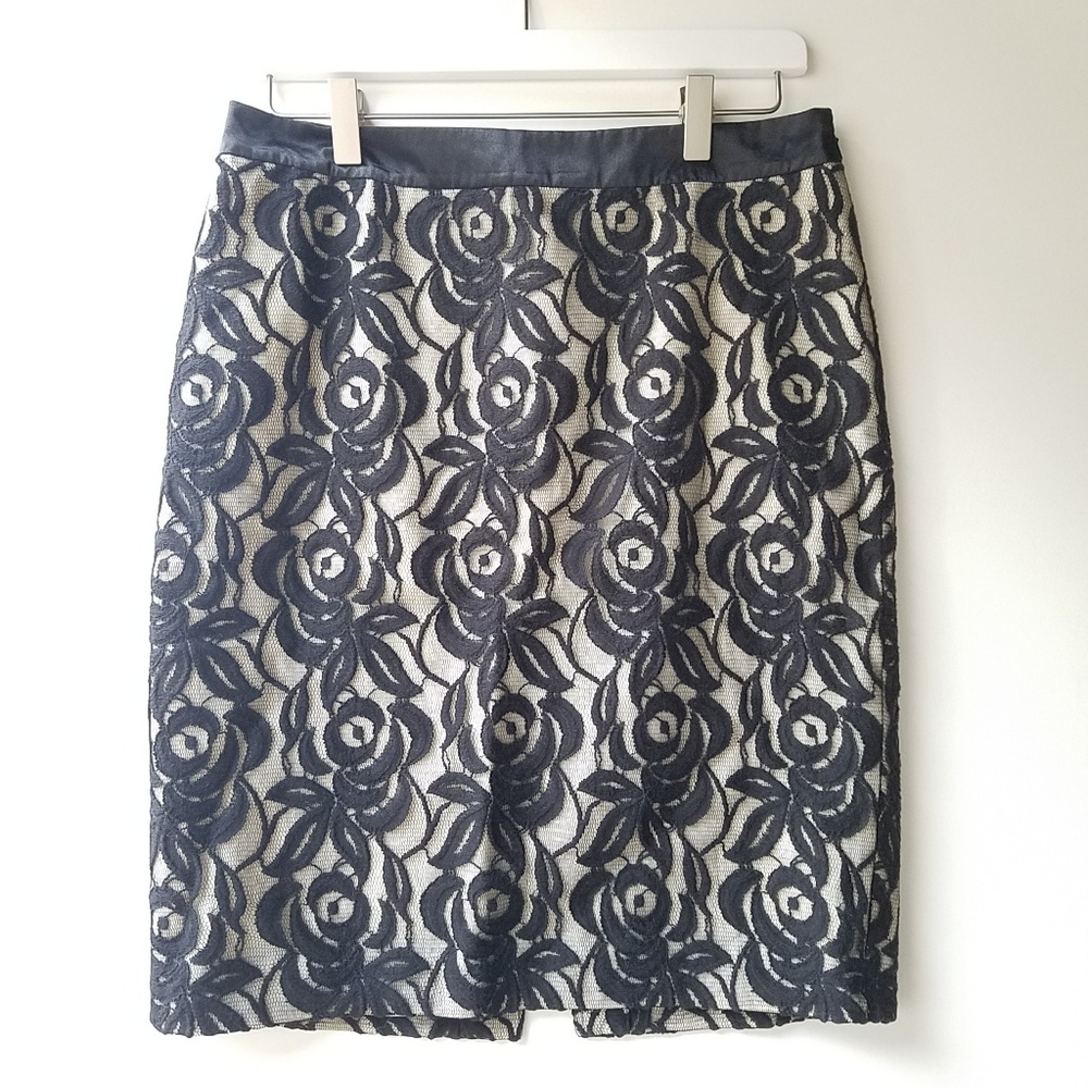 Ann Taylor Petites Black Foral Lace Pencil skirt size 8P